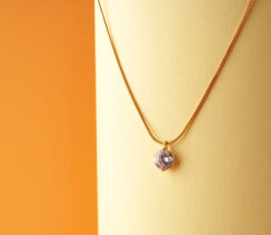 jak wyczyścić łańcuszek ze stali chirurgicznej na przykładzie złotej biżuterii