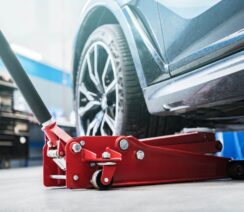Jaki podnośnik samochodowy? Porady i wskazówki