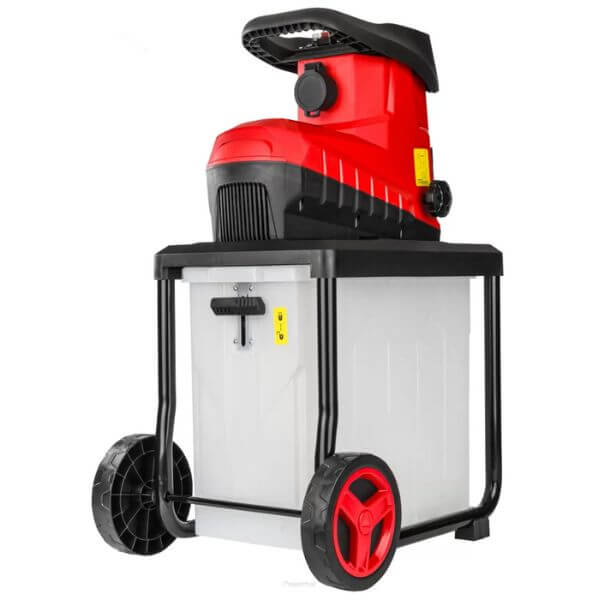 Rozdrabniacz do gałęzi - jaki wybrać? Frezowy o mocy 3000 W i prędkości 4500 obr/min Rozdrabniacz do gałęzi frezowy RTRDG0133 marki RED TECHNIC