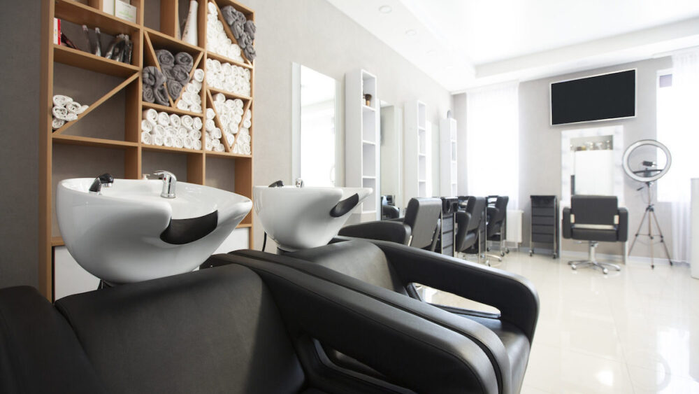 jak urządzić salon fryzjerski – niezbędne elementy wystroju jak urządzić salon fryzjerski - niezbędne meble