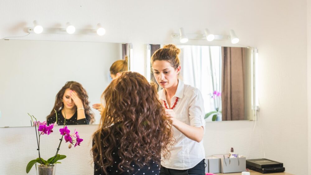 jak urządzić mały salon kosmetyczny dla makijażystki jak urządzić mały salon kosmetyczny z makijażem