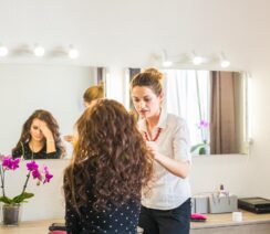jak urządzić mały salon kosmetyczny z makijażem