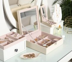 jak przechowywać biżuterię w domu