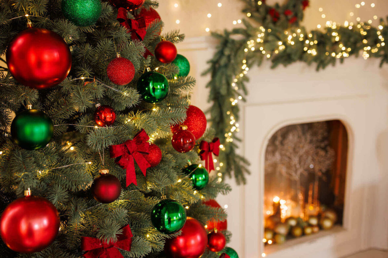 choinka sztuczna czy żywa do salonu