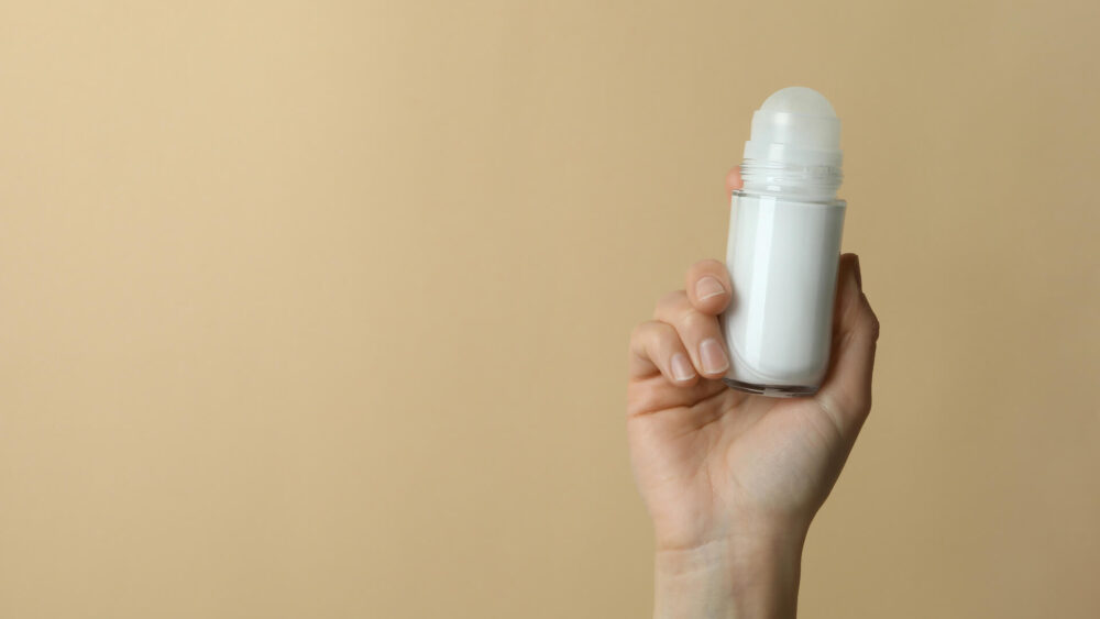 Antyperspirant w kulce – dlaczego warto? Antyperspirant w kulce - jak działa? Poradnik