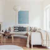 salon z meblami z dębu