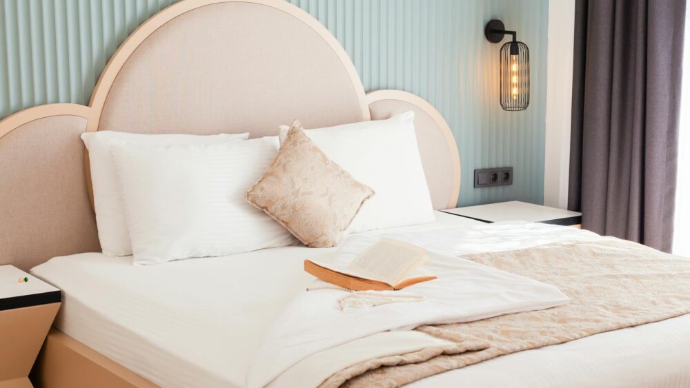 łóżko w pokoju hotelowym pokój hotelowy
