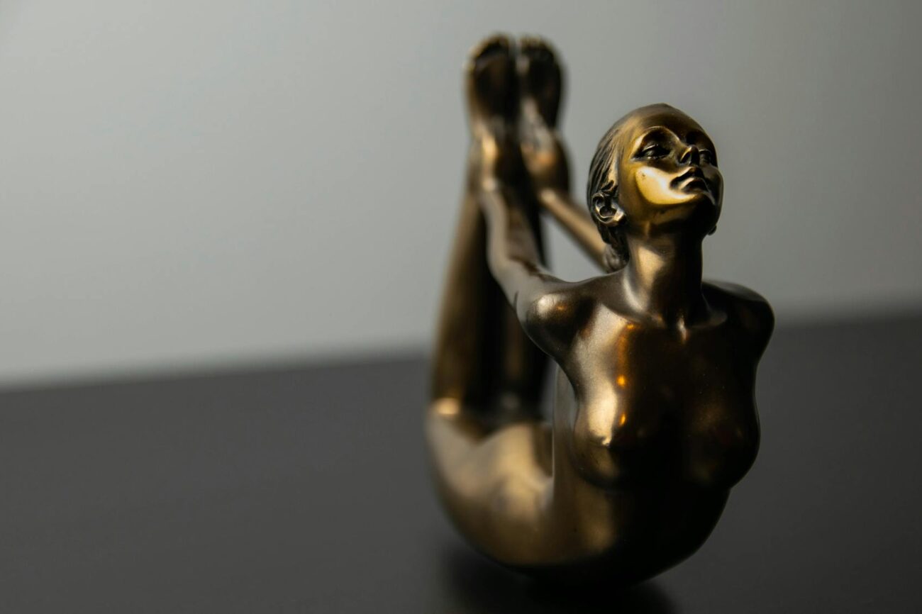 statuetka z brązu