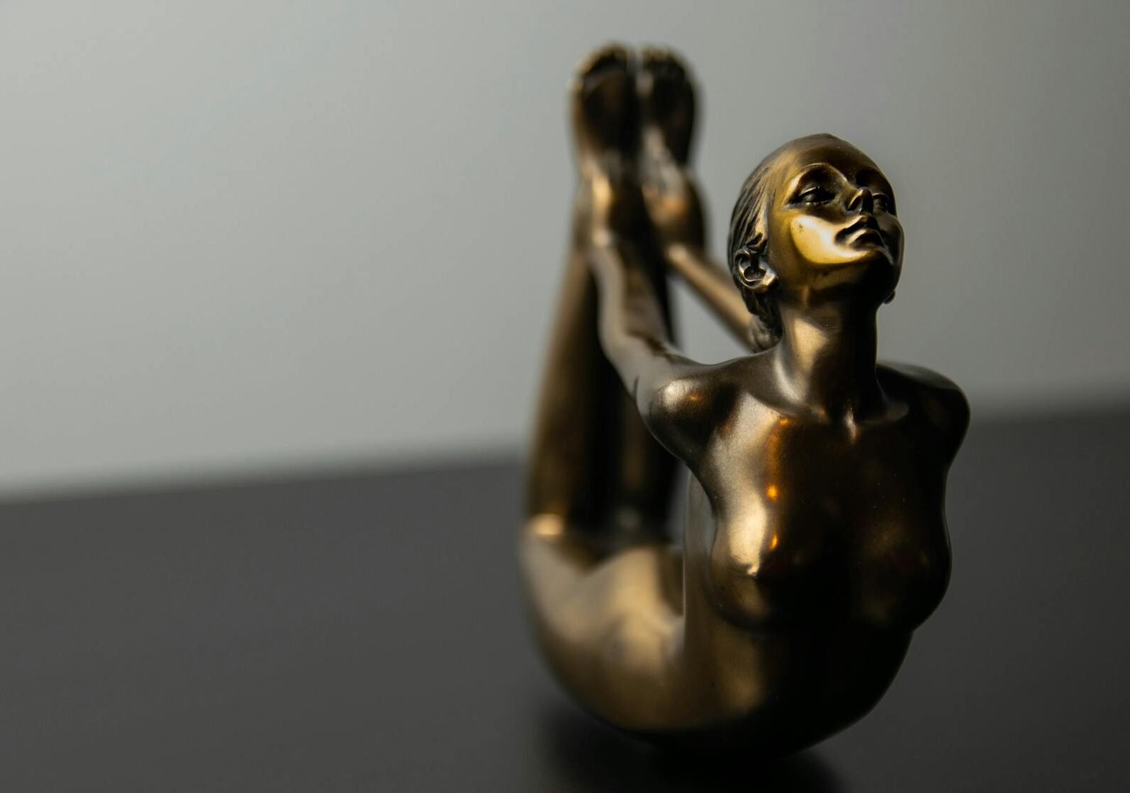 statuetka z brązu