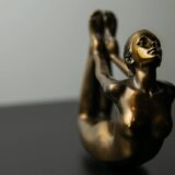statuetka z brązu