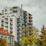 mieszkania w bloku w mieście