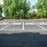 bezpieczny parking samochodowy przed podróżą parking samochodowy przy lotnisku